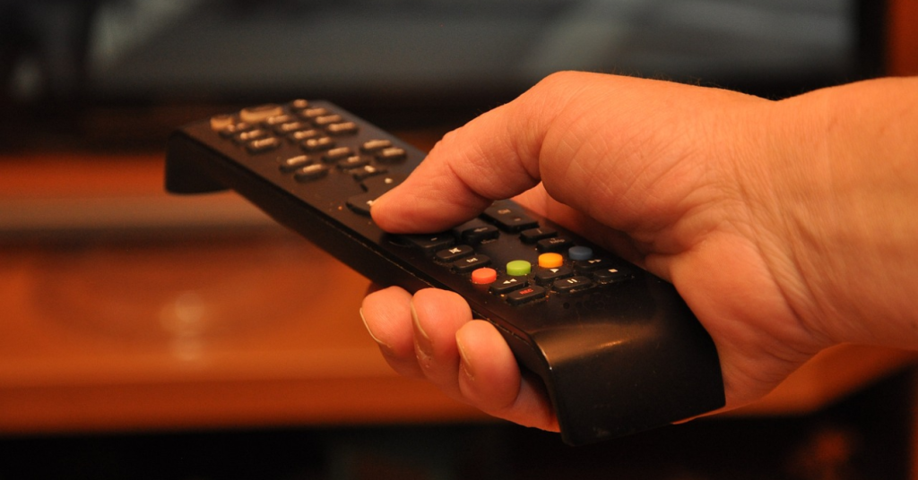 10 motivos para assinar IPTV agora: assista milhares de canais e economia